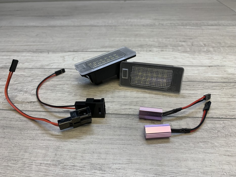 LED підсвітка номера Audi Q5 / A4 / A5 / A6 / A7 / TT / VW Passat B6
