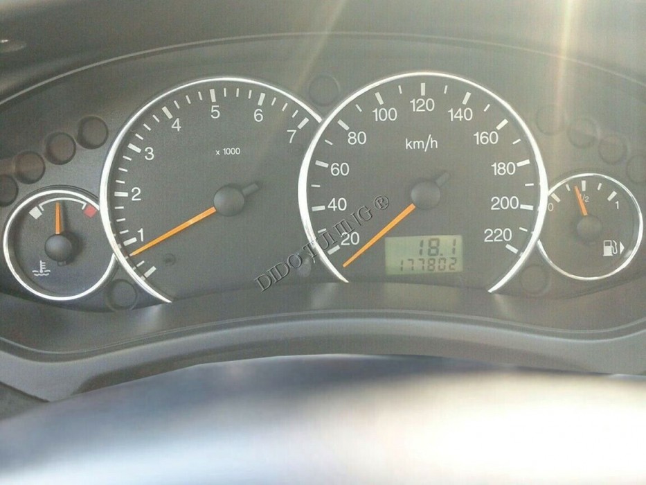 Хромовані кільця в панель приладів Ford Focus MK1