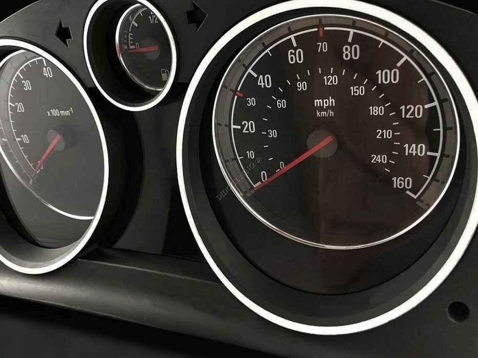 Хромовані кільця в щиток приладів Opel Astra H