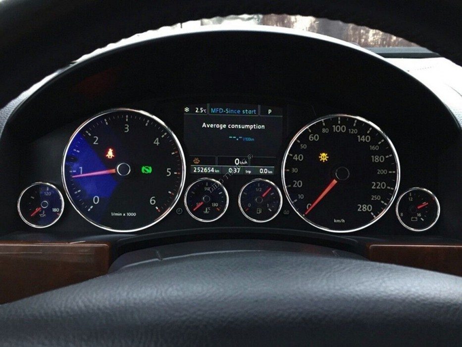 Хромовані кільця в щиток приладів VW Touareg 1