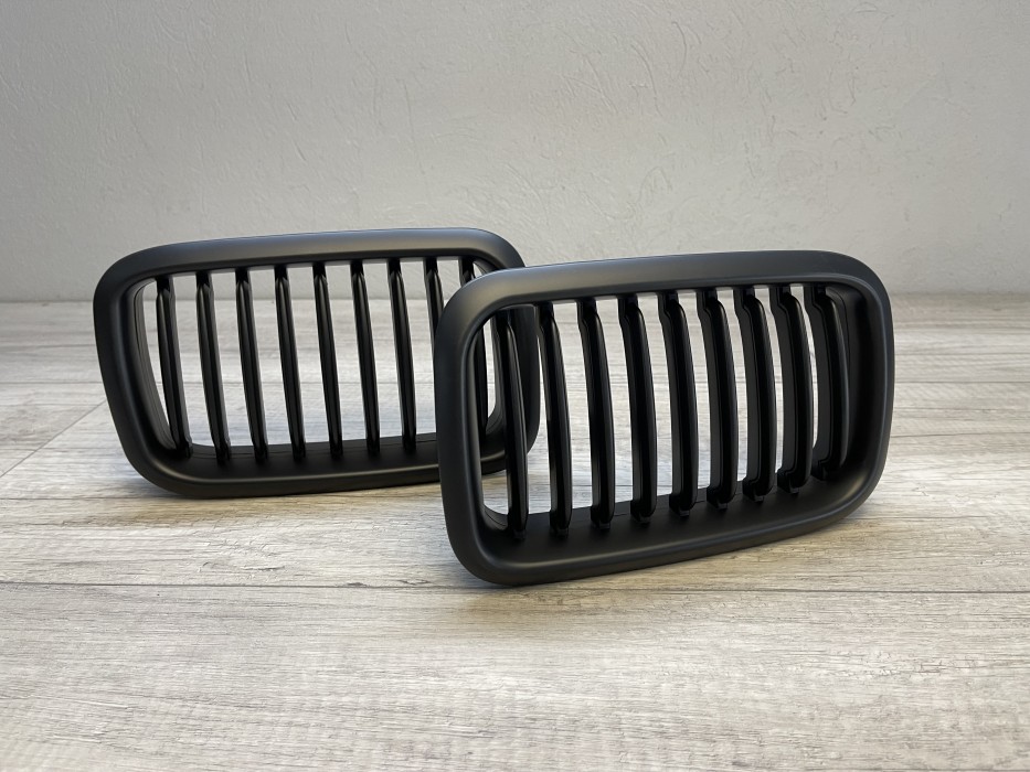 Решітка радіатора (ніздрі) BMW E36 дорестайл, чорна