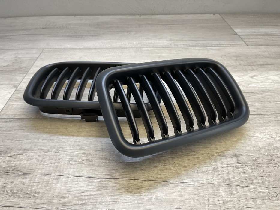 Решітка радіатора (ніздрі) BMW E36 дорестайл, чорна