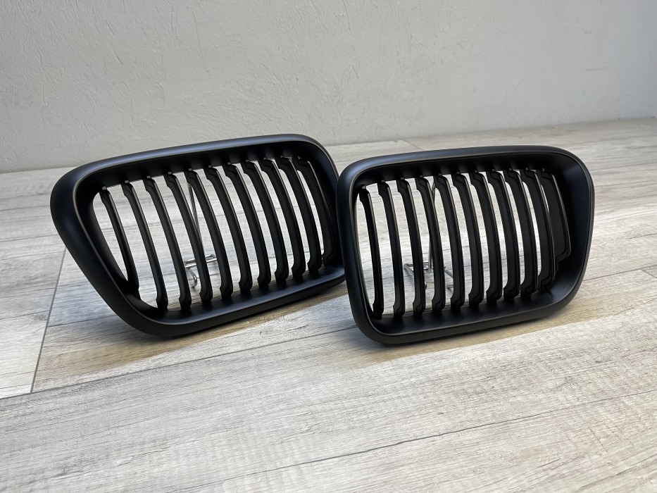 Чорні решітки радіатора BMW E36 рестайлінг