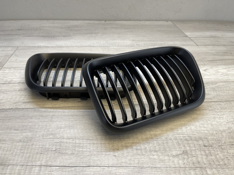 Чорні решітки радіатора BMW E36 рестайлінг