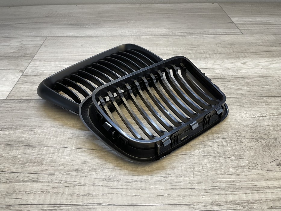 Чорні решітки радіатора BMW E36 рестайлінг