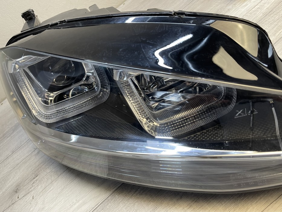 Тюнінгові фари передні VW Golf 7 чорні з хром смугою LED U-Type