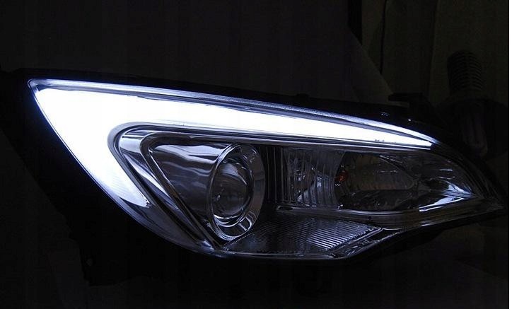 Тюнінгові передні фари Opel Astra J хромовані з DRL