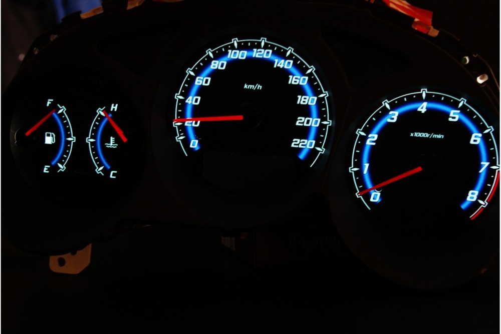 Тюнінгові накладки в щиток приладів Subaru Forester 2002-2008 вар. 1