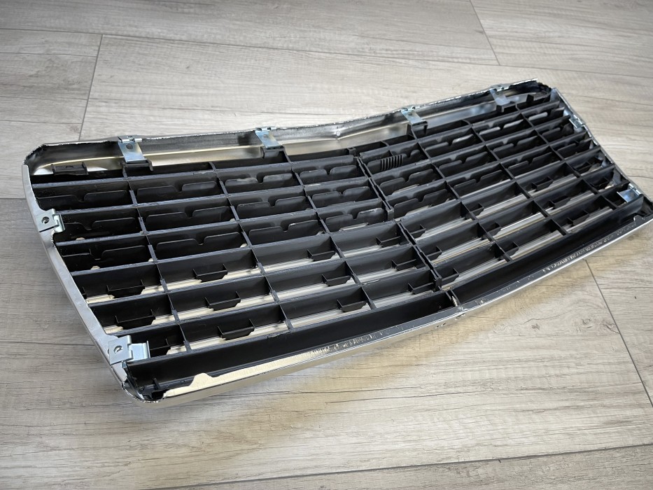 Решітка радіатора Mercedes E W124 стиль Avantgarde рестайл