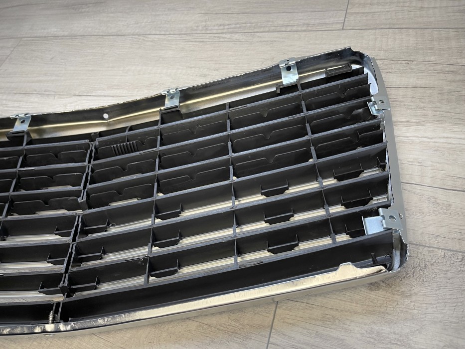 Решітка радіатора Mercedes E W124 стиль Avantgarde рестайл