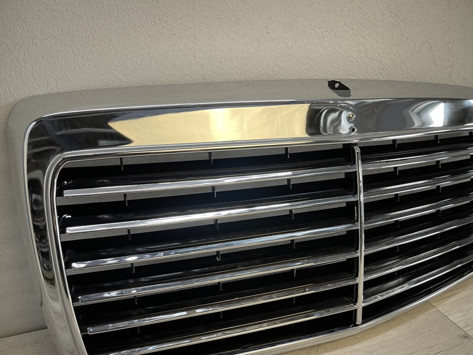 Решітка радіатора Mercedes W124 стиль Avantgarde дорестайл