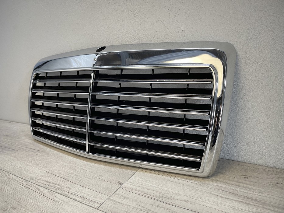 Решітка радіатора Mercedes W124 стиль Avantgarde дорестайл