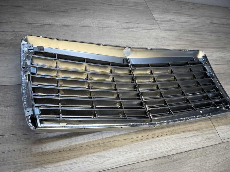 Решітка радіатора Mercedes W124 стиль Avantgarde дорестайл