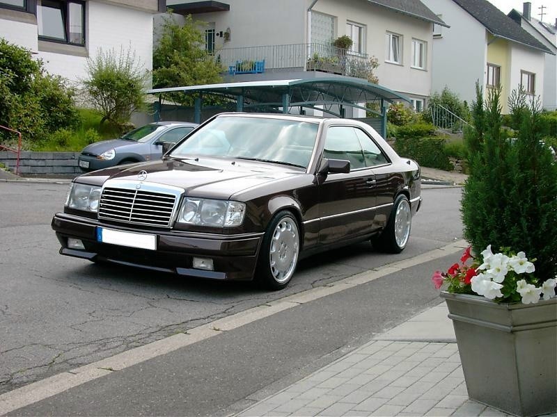 Решітка радіатора Mercedes W124 стиль Avantgarde дорестайл