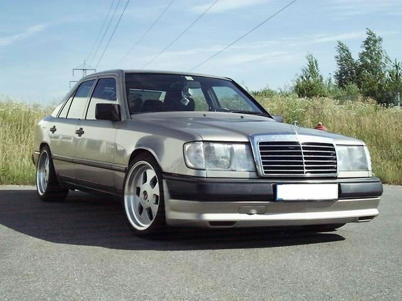 Решітка радіатора Mercedes W124 стиль Avantgarde дорестайл