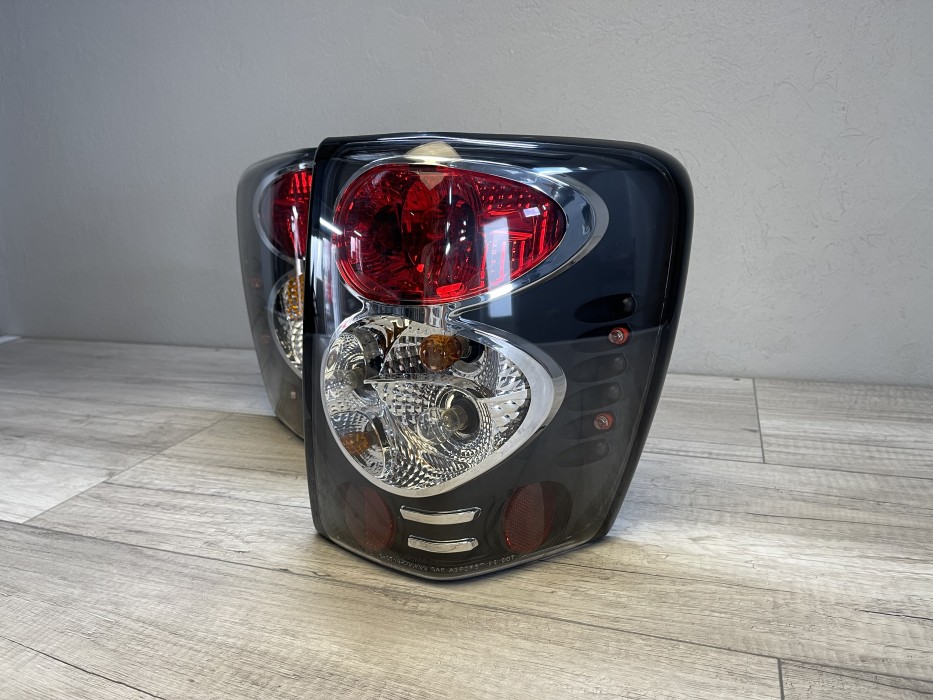 Тюнінгові задні ліхтарі JEEP Grand Cherokee WJ чорні