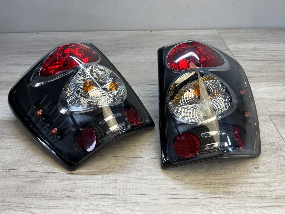 Тюнінгові задні ліхтарі JEEP Grand Cherokee WJ чорні