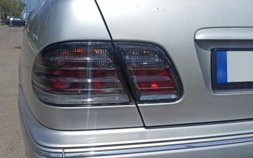 Тюнінгові ліхтарі задні Mercedes W210 тоновані