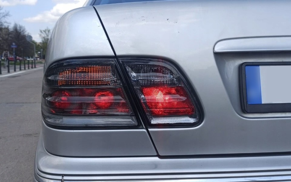 Тюнінгові ліхтарі задні Mercedes W210 тоновані