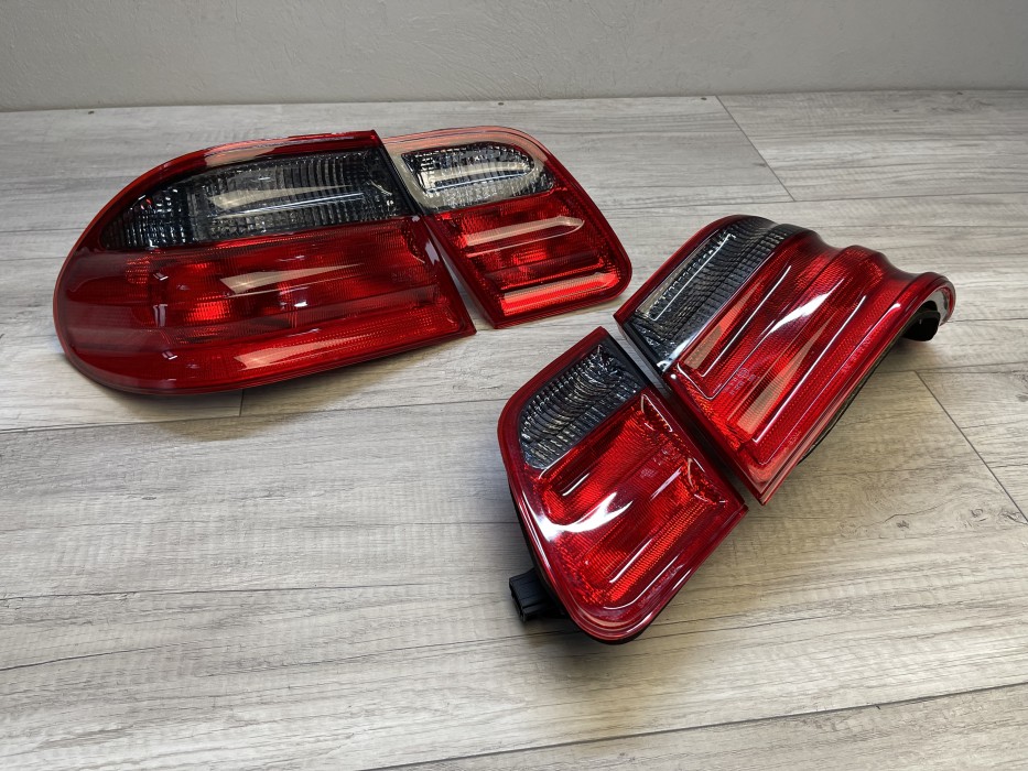Ліхтарі задні Mercedes W210 седан red smoke