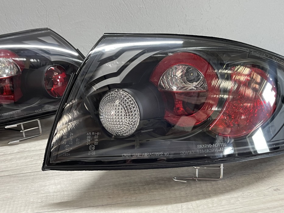 Тюнінгові задні ліхтарі Audi TT 8N чорні 