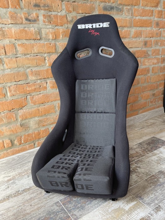 Сидіння ковш автомобільне GTR велюр Bride Black
