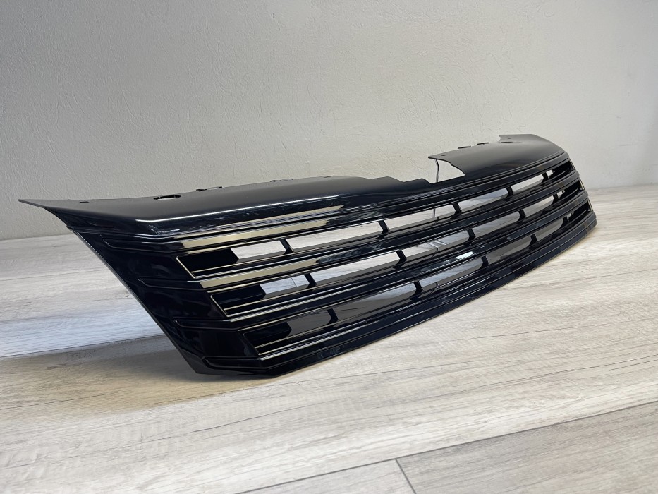 Решітка радіатора VW Passat B7 без емблеми чорна