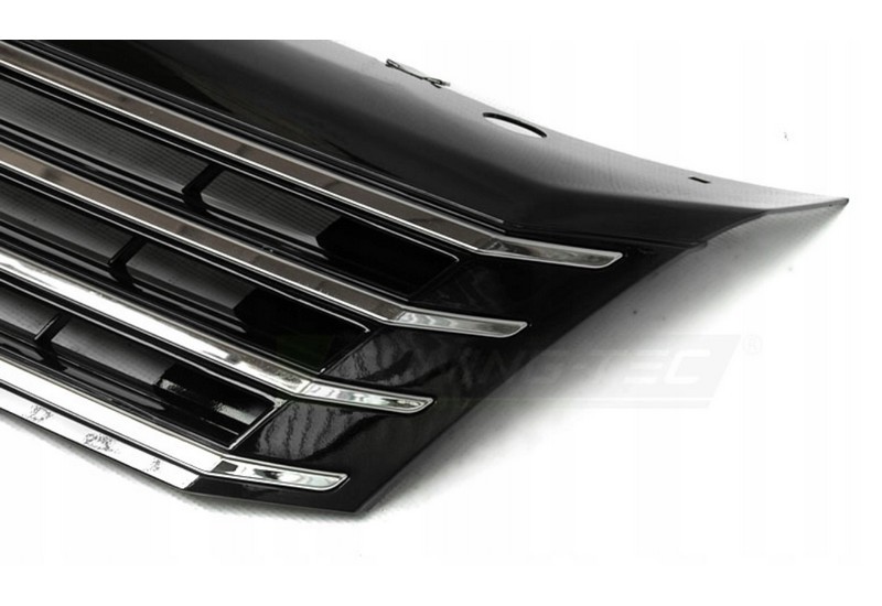 Решітка радіатора Volkswagen Passat B7 чорна з хром смужками