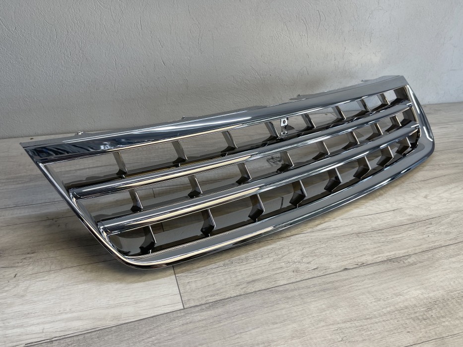Решітка радіатора VW Touareg 1 хромована без лого