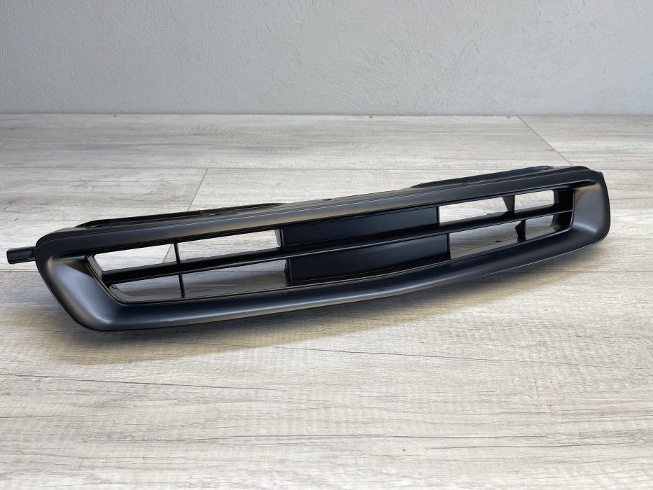 Решітка радіатора Honda Civic VI тюнінгова чорна