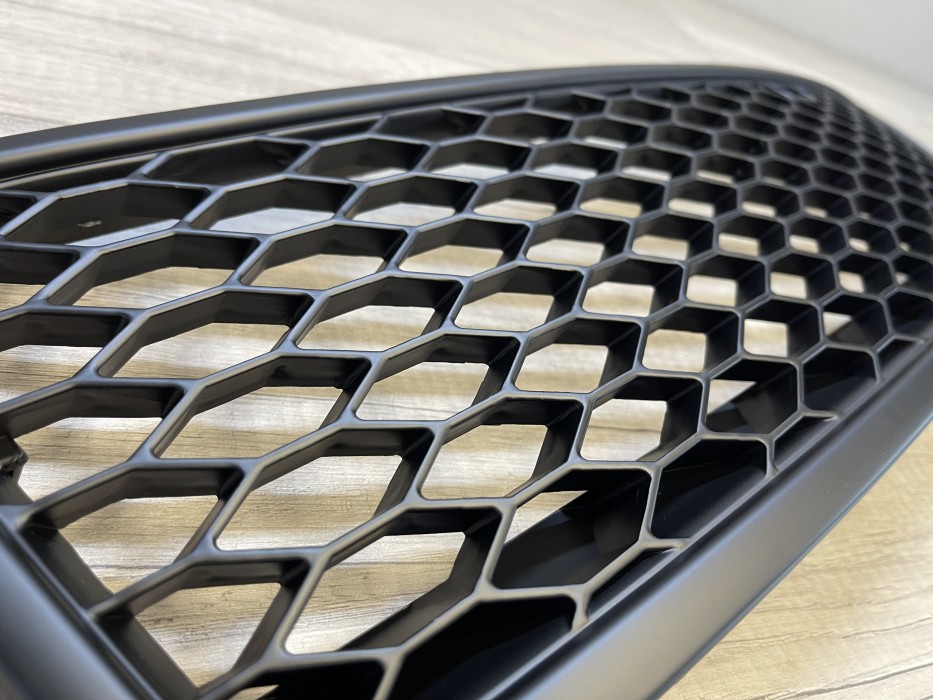 Решітка радіатора Audi A6 C5 у стилі RS рестайлінг чорна