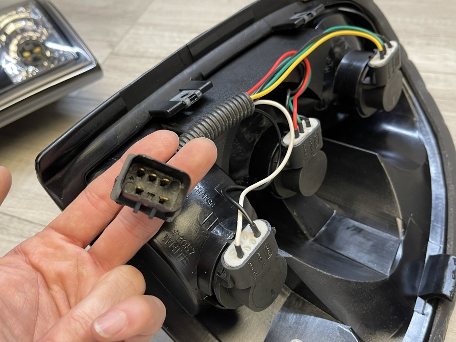 Чорні тюнінгові задні ліхтарі Chrysler Voyager, Dodge Caravan