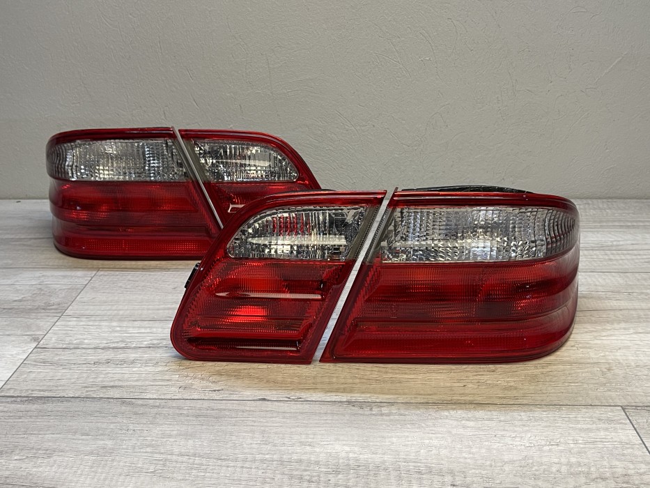 Тюнінгові ліхтарі задні Mercedes W210 sedan