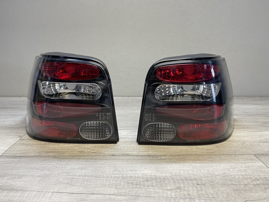 Чорні тюнінгові ліхтарі задні VW Golf 4 хетчбек