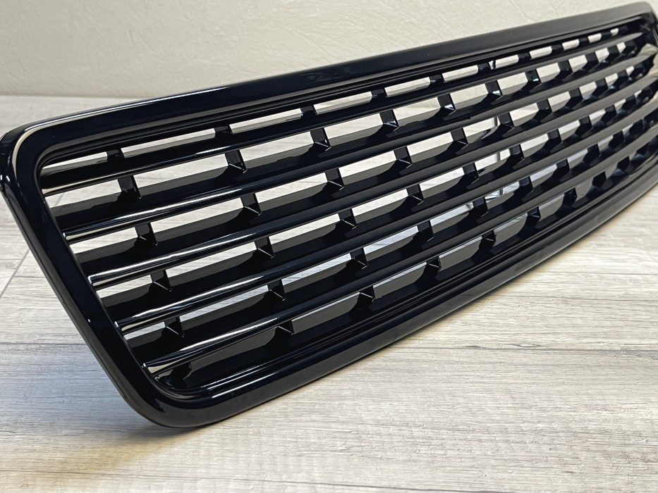 Тюнінгова решітка радіатора Audi A4 B5 чорна глянцева без емблеми