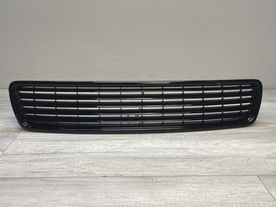 Тюнінгова решітка радіатора Audi A4 B5 чорна глянцева без емблеми