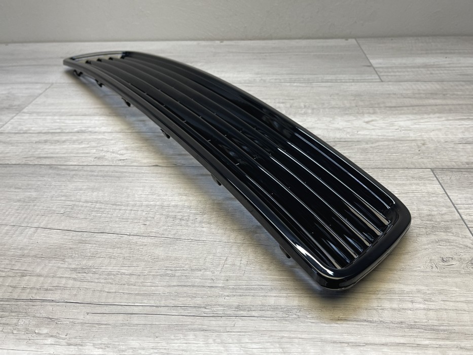 Тюнінгова решітка радіатора Audi A4 B5 чорна глянцева без емблеми