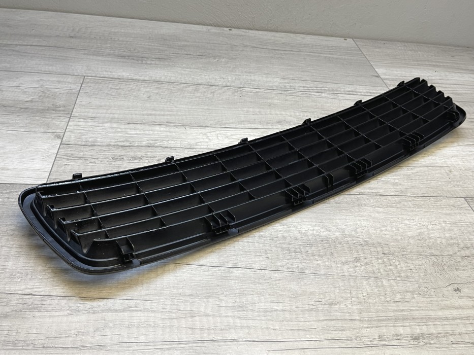 Тюнінгова решітка радіатора Audi A4 B5 чорна глянцева без емблеми