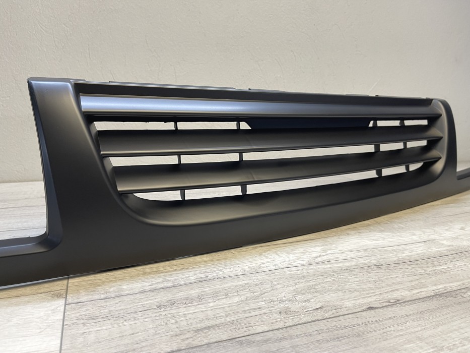 Решітка радіатора VW Vento без емблеми