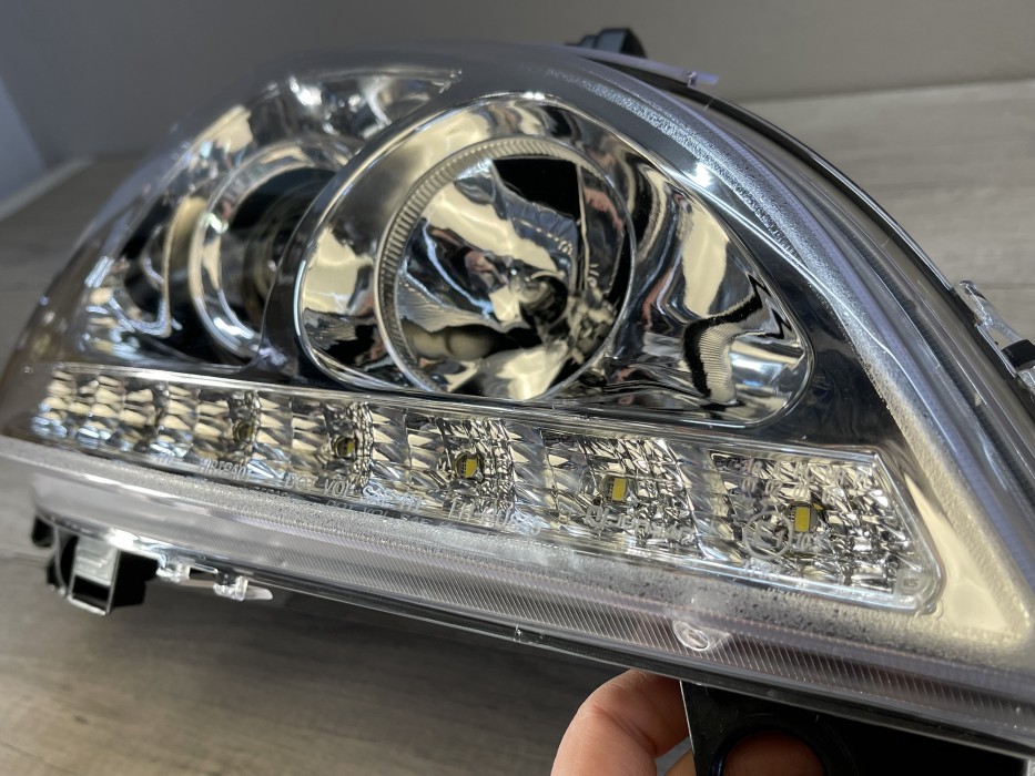 Передні фари з лінзами та діодами Mercedes ML W163 рестайлінг
