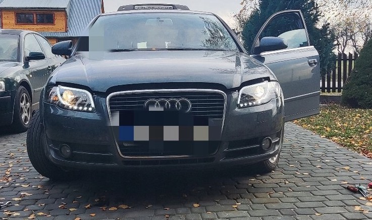 передні тюнінгові фари AUDI A4 B7 TUBE LIGHT