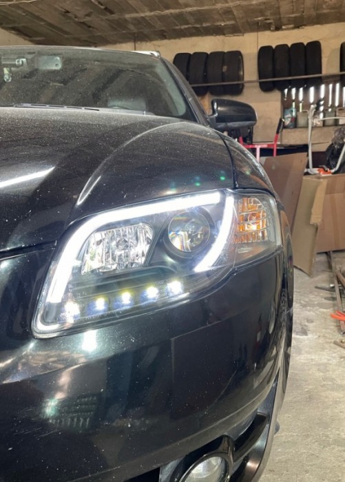 передні тюнінгові фари AUDI A4 B7 TUBE LIGHT