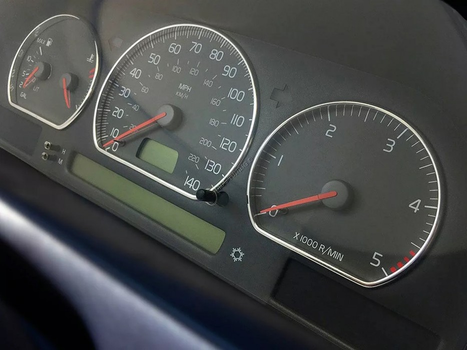 Хромовані кільця в панель приладів  Volvo S70 / V70 / C70 / 850