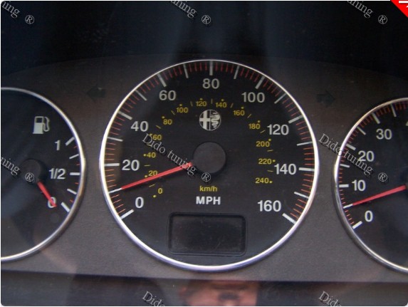 Хромовані кільця в щиток приборів Alfa Romeo 145