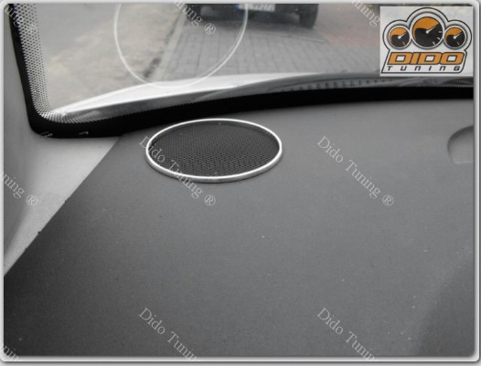 Хром рамки на динаміки на панелі Citroen C3