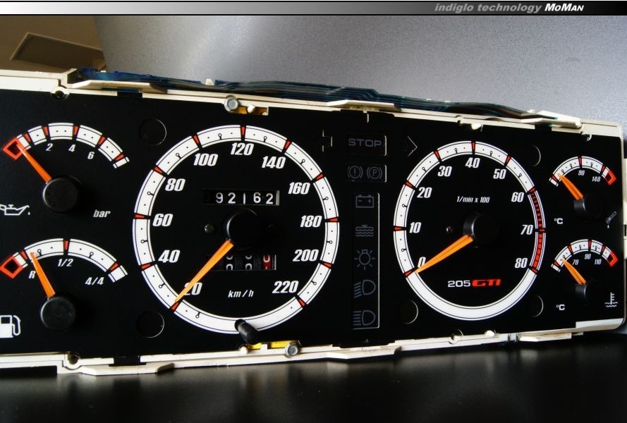 Тюнінгові накладки в щиток приладів Peugeot 205