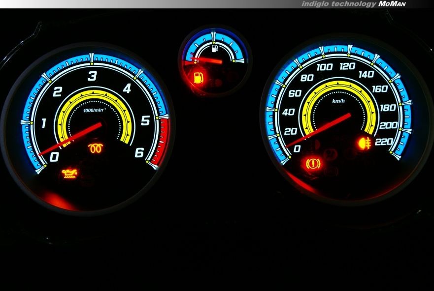 Светящиеся тюнинг накладки в щиток приборов Opel Corsa D