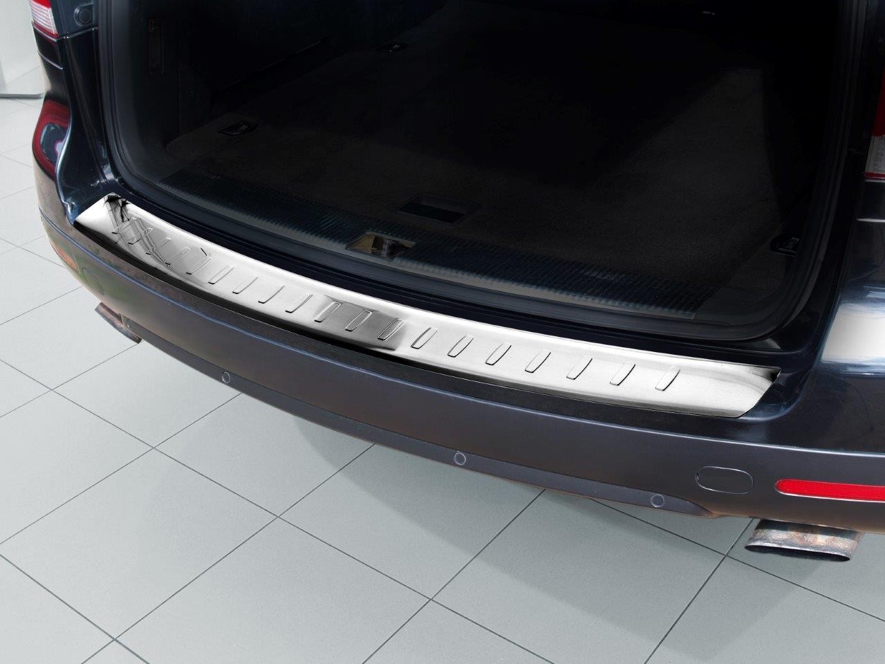 Накладка на бампер із загином Volkswagen Touareg