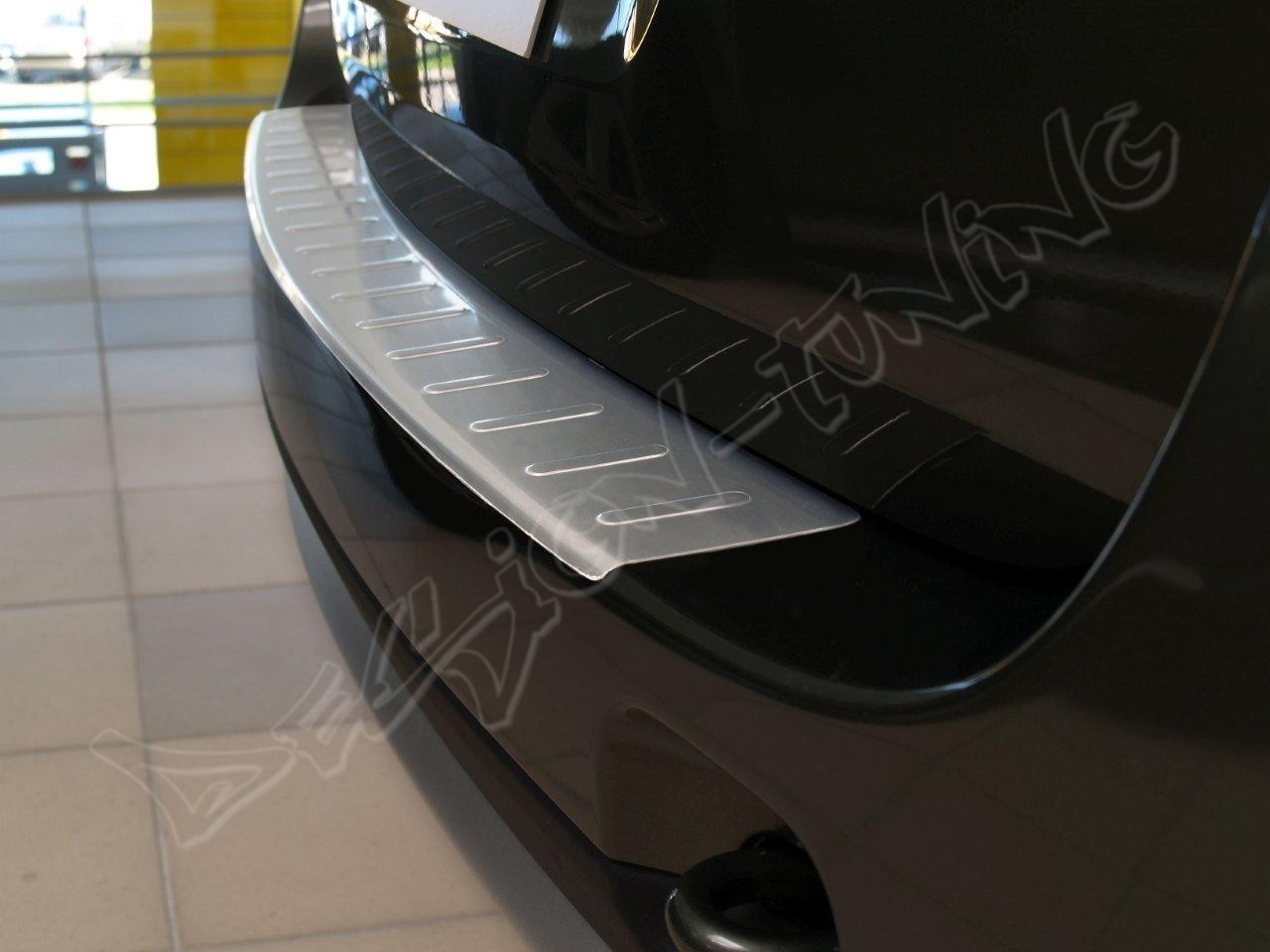 Накладка на бампер із загином Dacia Duster (2010-...)