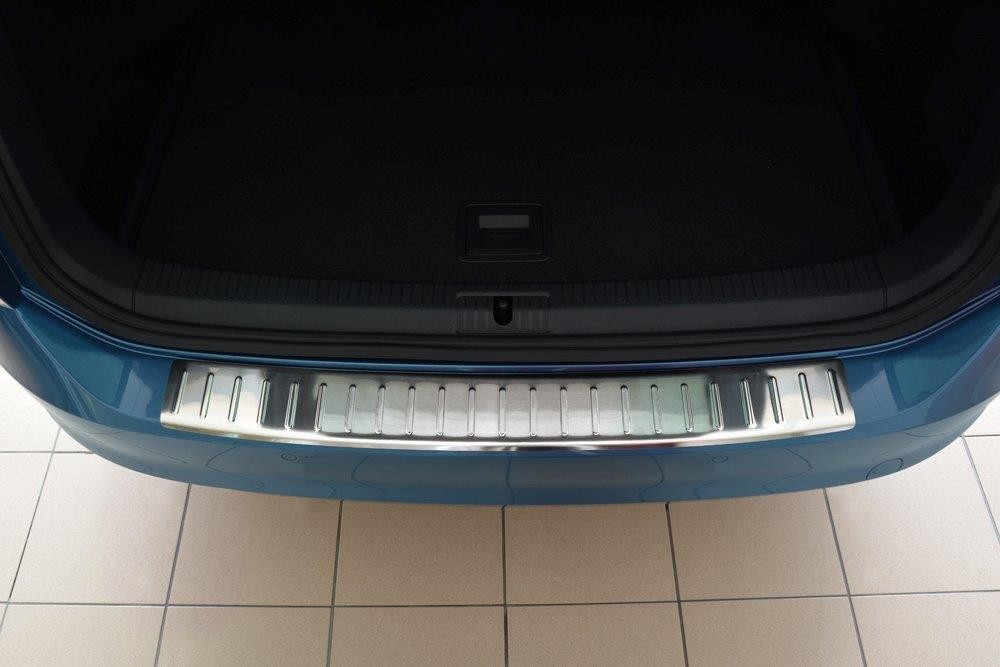 Накладка на бампер із ребрами Volkswagen Golf VII Kombi